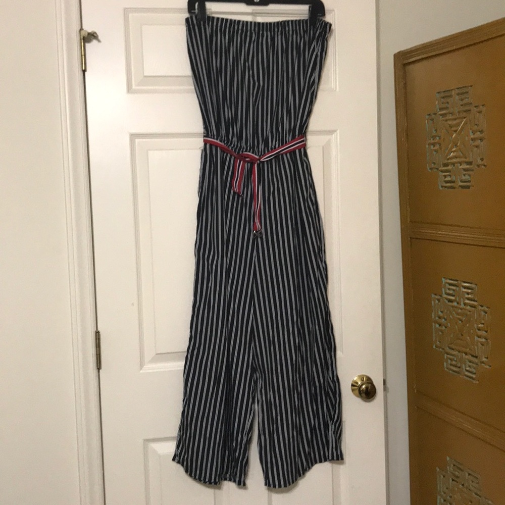 Striped and strapless jumpsuit with belt